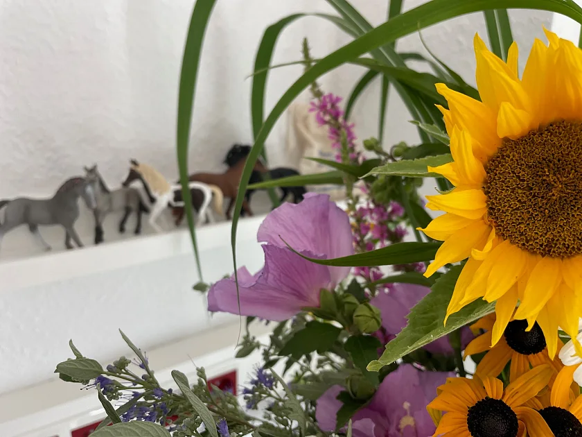 Blumen mit Schleichtieren