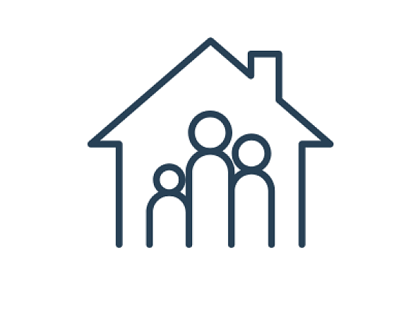 Eine Familie steht in einem Haus. Über der Familie ist ein Herz.