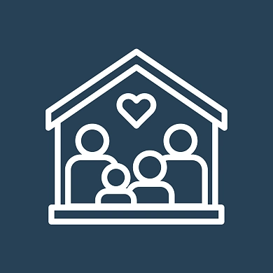 Eine Familie steht in einem Haus. Über der Familie ist ein Herz.