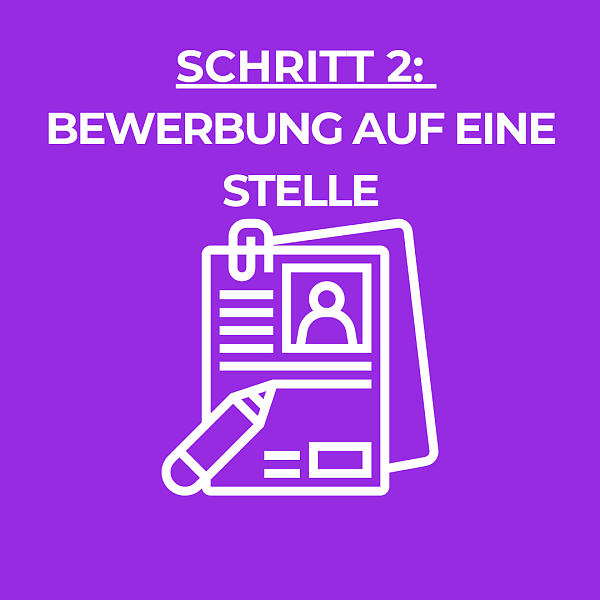 Zettel und Stift mit den Worten: Schritt Zwei 